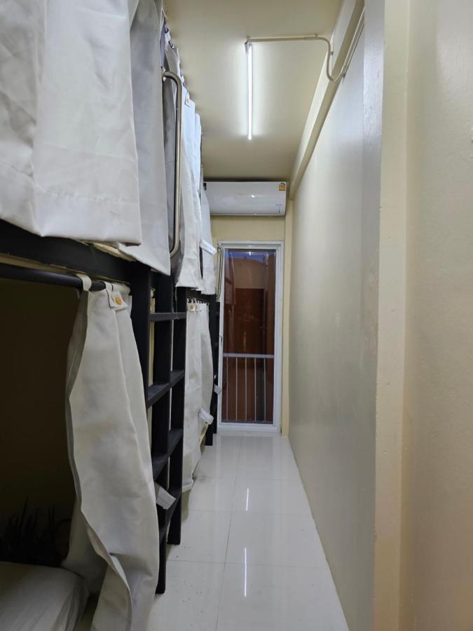 Luca Hostel Bangkok Exterior photo