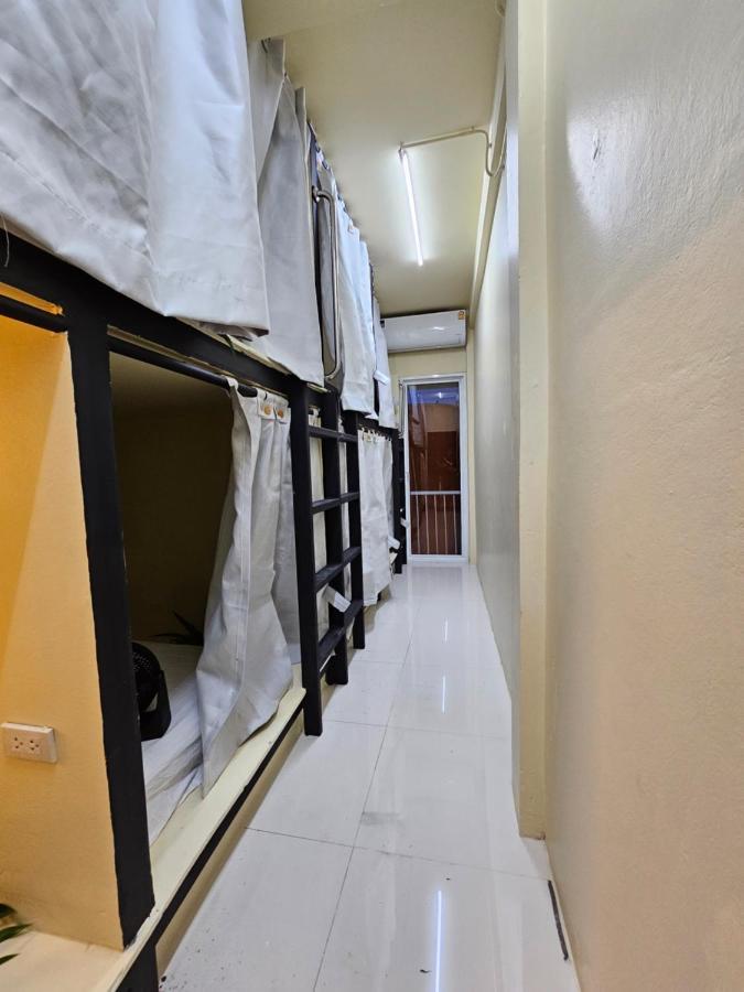 Luca Hostel Bangkok Exterior photo