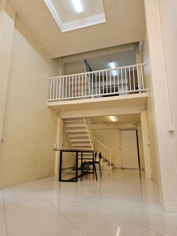 Luca Hostel Bangkok Exterior photo